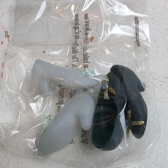 Vintage 10" Porcelain Snow White Style Doll 2 Extra Outfits & Music Box Trunk‎ - Picture 9 of 16